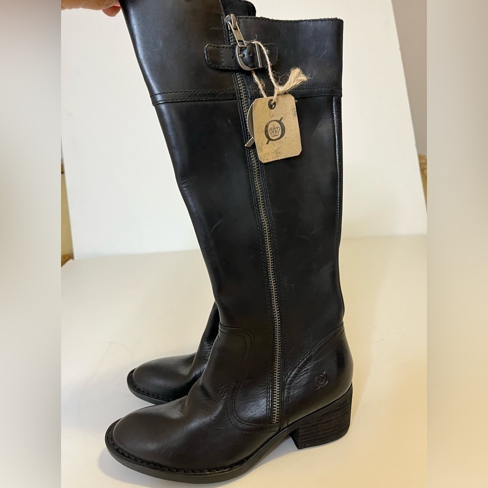 Born NWT boots black leather size 6M2 inch heel comfort